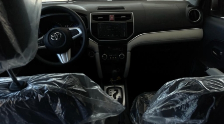 Toyota Rush S 2023 Gasolina Automático interior