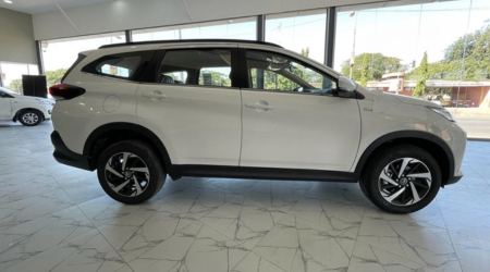 Toyota Rush S 2023 Gasolina Automático interior